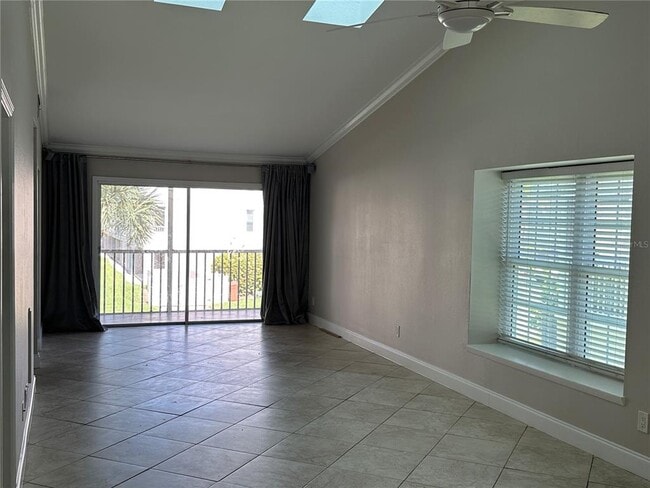 Building Photo - 230 Sun Vista Ct N