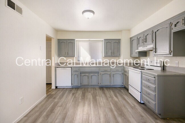Building Photo - 3402 Ashe Rd