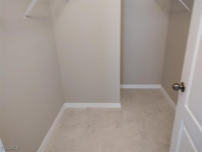 Building Photo - 1719 SW 2nd Pl