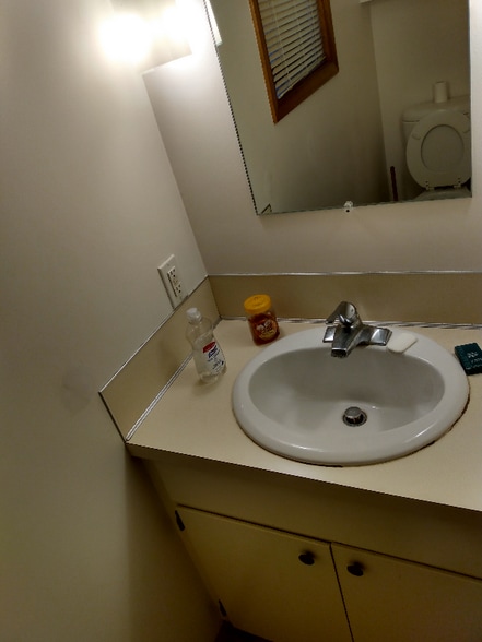 Building Photo - 264 W 16th St