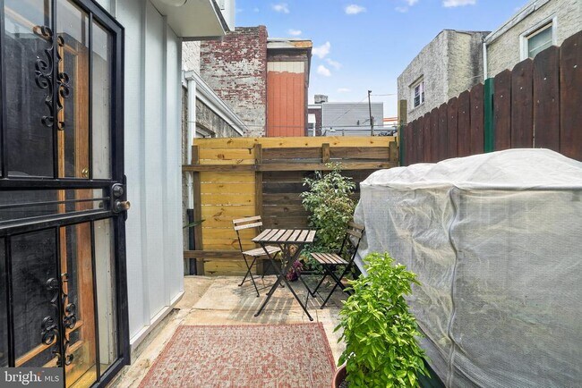 Building Photo - 2014 McClellan St