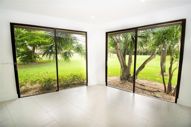 Building Photo - 8173 Silver Palm Ct