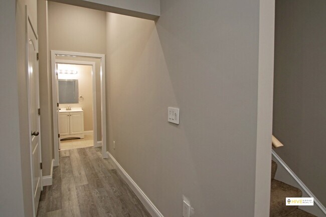 Building Photo - Upscale rental in Harrisonburg!