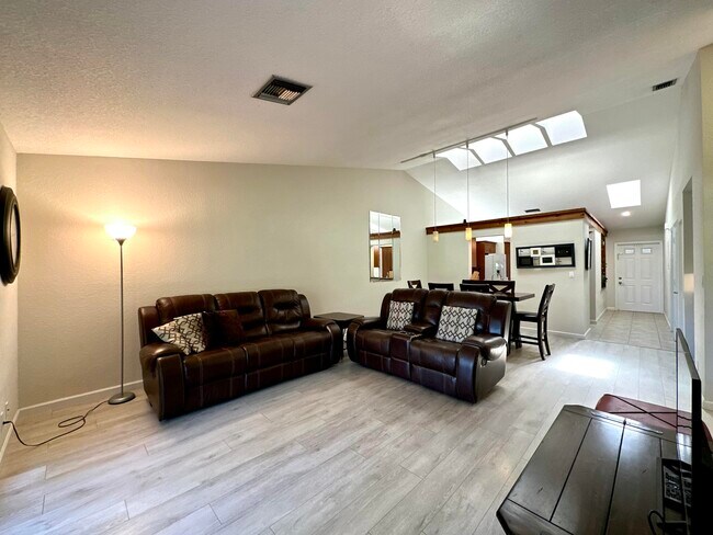 Building Photo - 22716 Vistawood Way