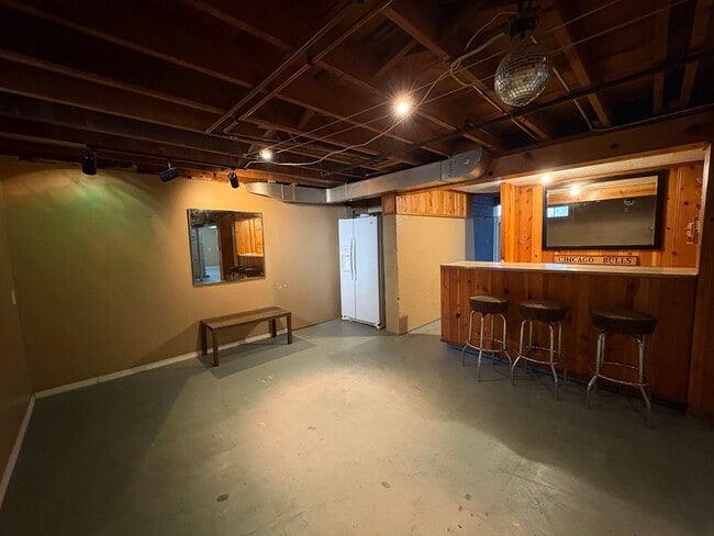 Building Photo - 122 Park Ave
