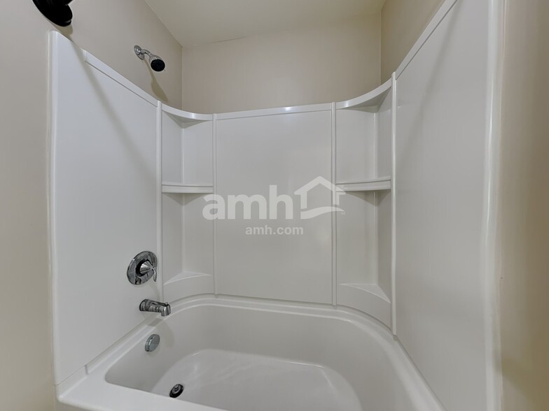 Building Photo - 1104 Wainscott Dr
