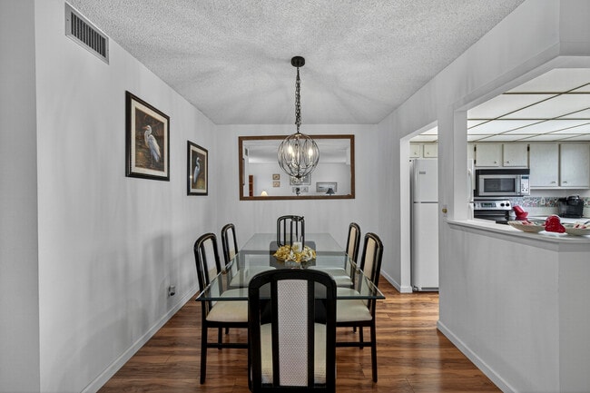 Building Photo - 804 SE 7th St