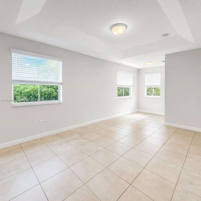 Building Photo - 2417 SE 14th St