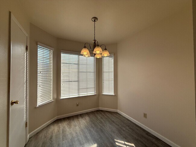 Building Photo - 2 bedroom, 2-bathroom home plus den/office in Fresno, CA!