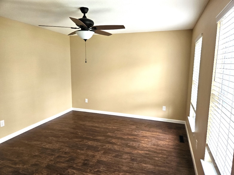 Building Photo - 10279 Rosewood Ct