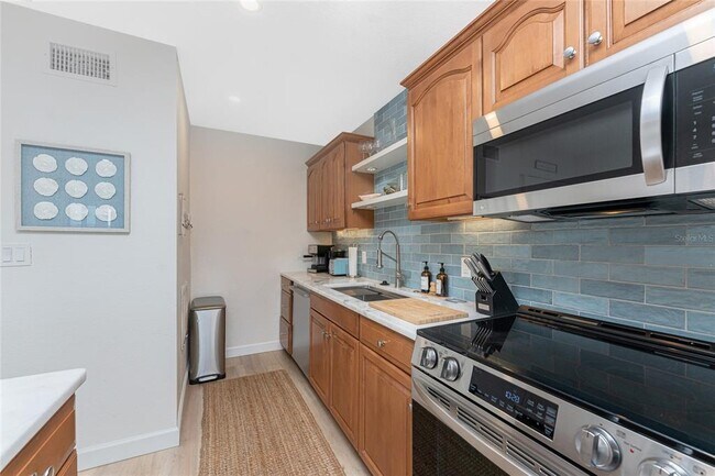Building Photo - 1500 Park Beach Cir