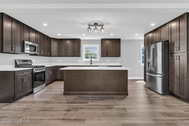 Building Photo - 553 Colts Neck Rd