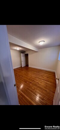 Building Photo - 14 Centre St