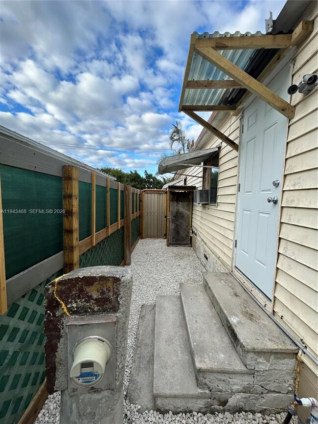 Building Photo - 11942 N Branch Rd