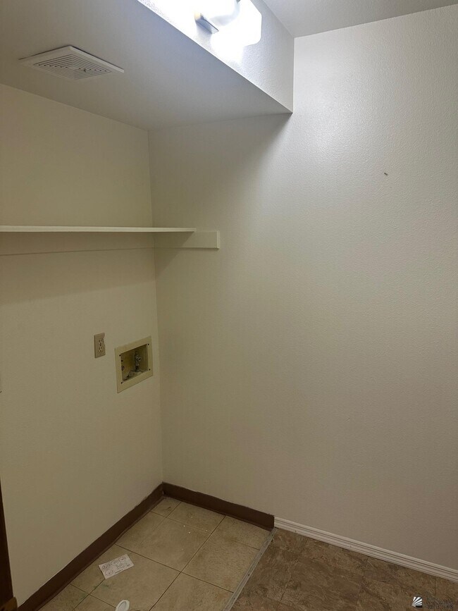 Building Photo - 1577 W Las Lomas St