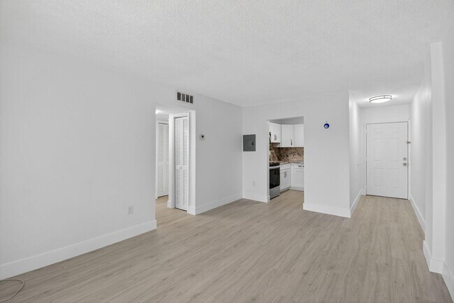 Building Photo - 1735 NE 164th St
