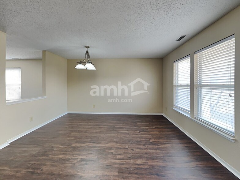 Building Photo - 6768 W Littleton Dr