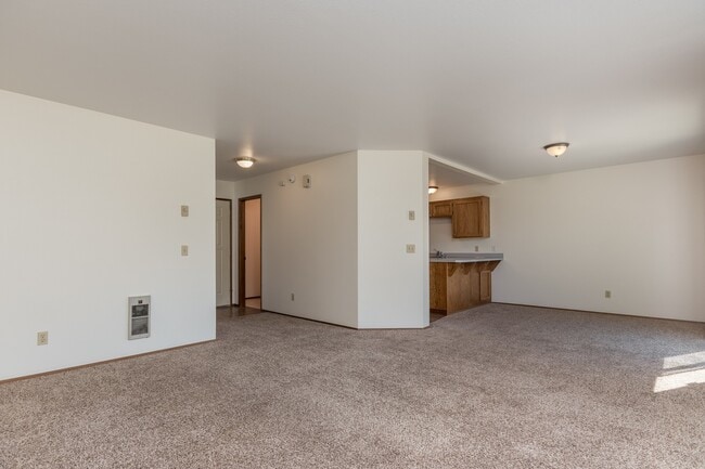Building Photo - 3 Bedroom Townhome