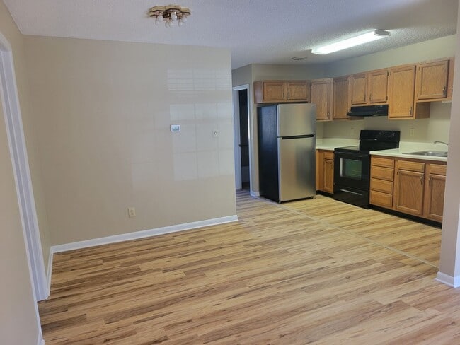 Building Photo - Knoxville 37922 - 2 bedroom, 2 bath townho...