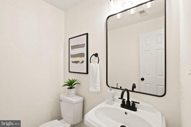 Building Photo - 42465 Regal Wood Dr