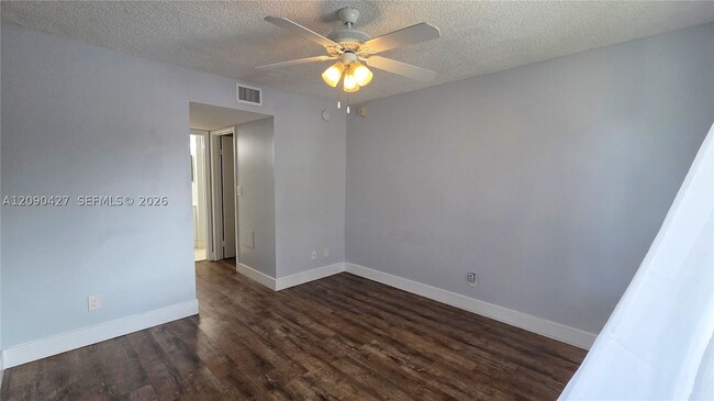 Building Photo - 832 NW 92nd Ave