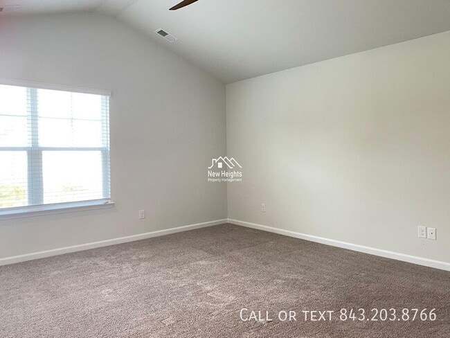 Building Photo - 2641 Alamanda Dr