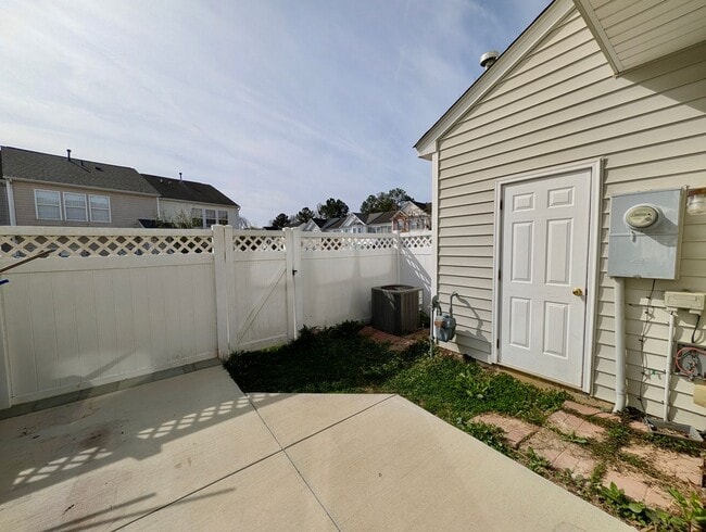 Building Photo - 5122 Brooke Lauren Ln