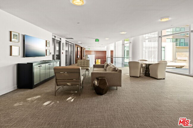 Building Photo - 13700 Marina Pointe Dr