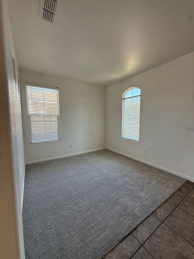 Building Photo - 10136 Waterfield Dr