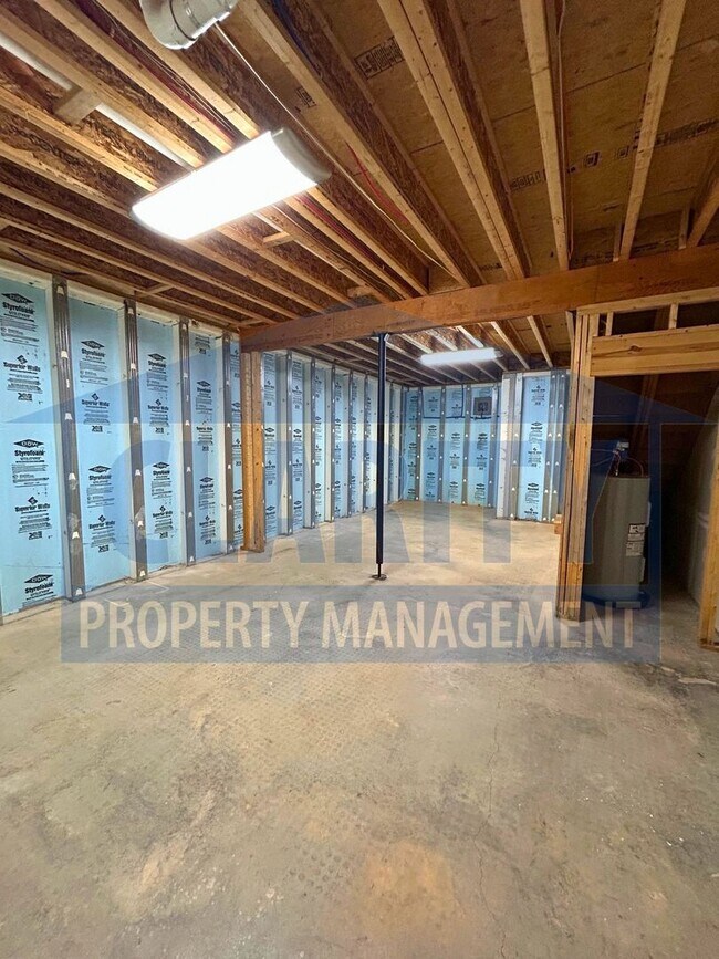 Building Photo - Modern 2-bedroom, 2.5-bath townhome