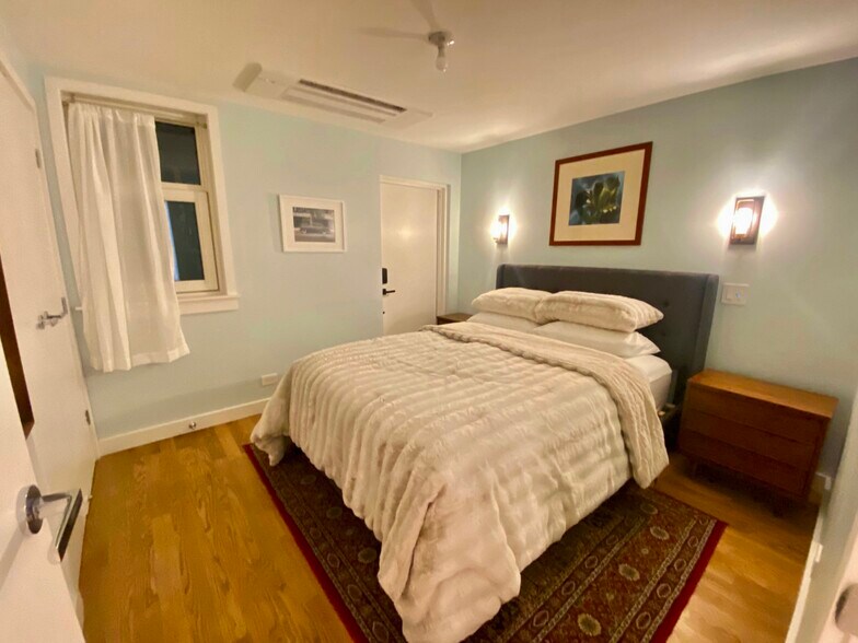 Main Bedroom - 19 Conselyea St
