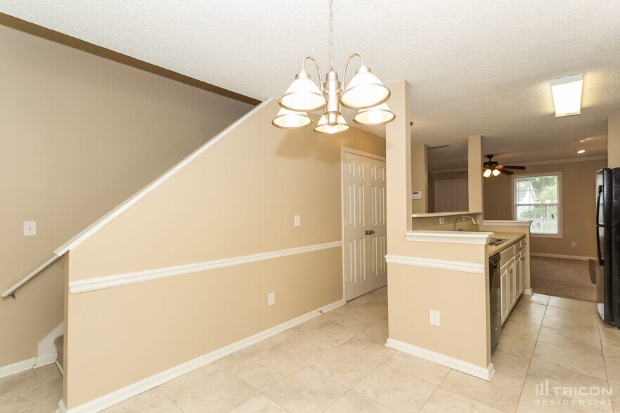 Building Photo - 1318 N Hampton Dr