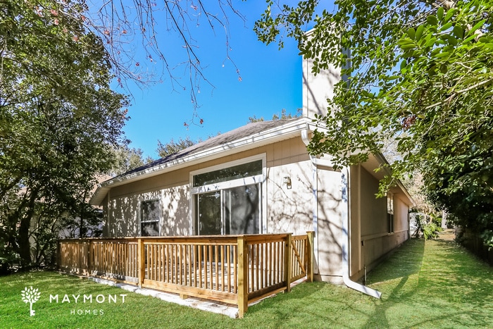 Building Photo - 884 Putters Green Way N