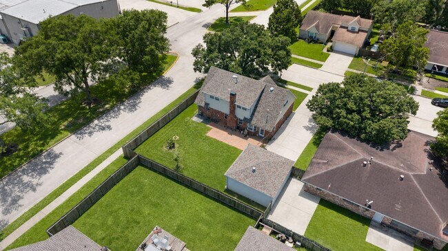 Building Photo - 539 Belwin Dr