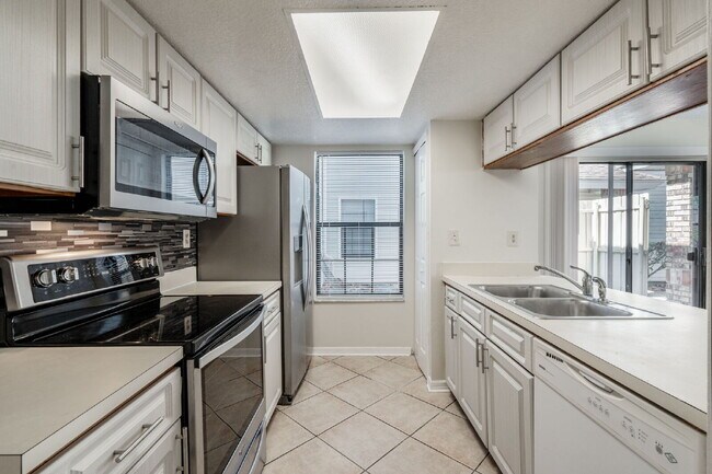 Building Photo - Spacious 3-Bedroom, 2-Bath Oasis in the Heart of Kissimmee!