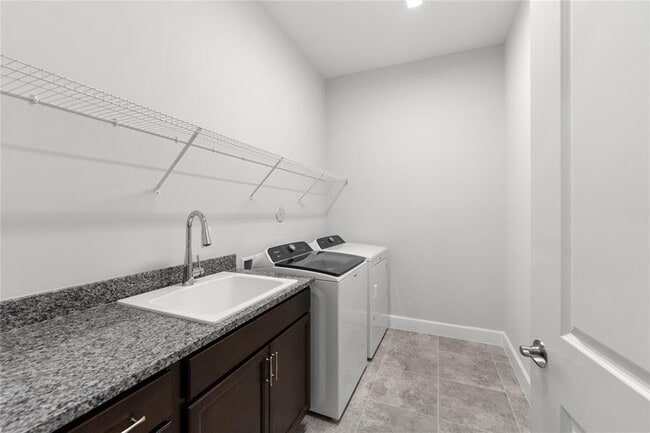 Building Photo - 5418 Empire Dr