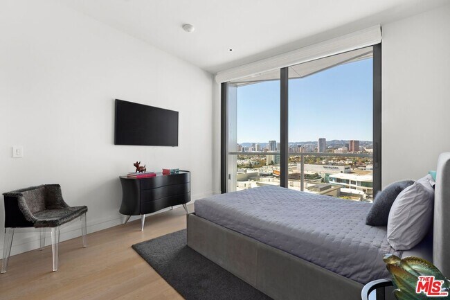 Building Photo - 211 Elm Ct