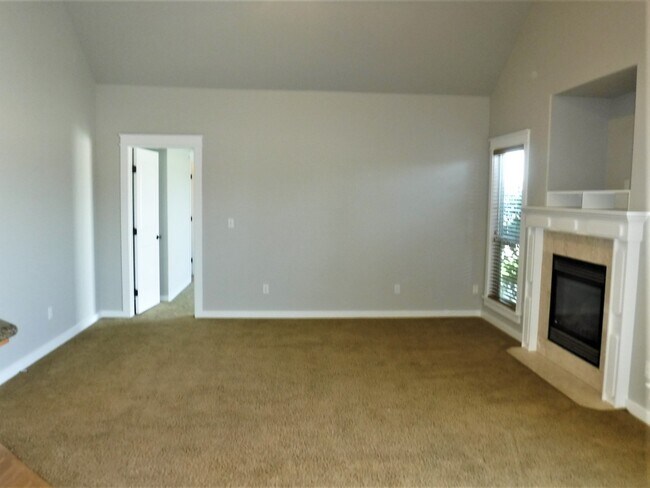 Building Photo - Beautiful 3 bed 2.5 bath home in the Cobblefield Crossing Subdivision in Meridian.
