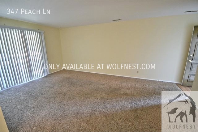 Building Photo - Beautiful 2 Bed Bountiful Condo! No Deposi...