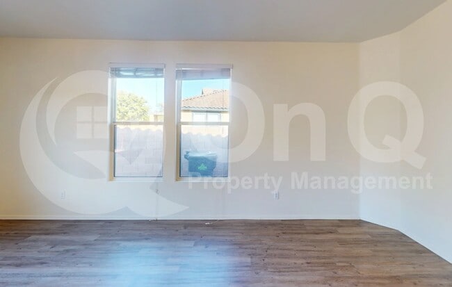 Building Photo - 314 W Vuelta Friso