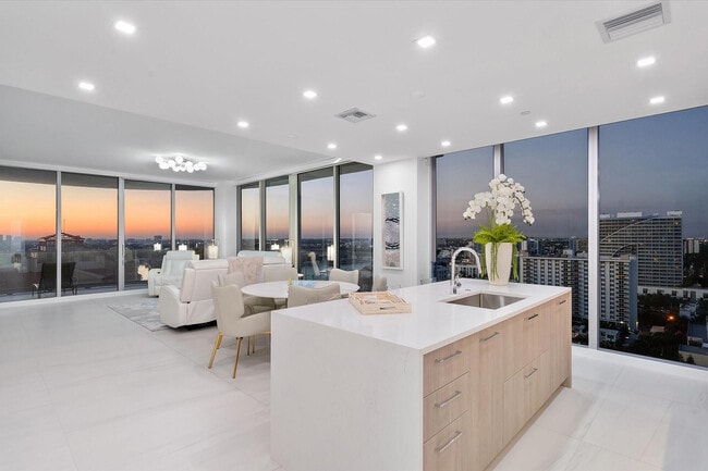 Building Photo - 151 N Seabreeze Blvd