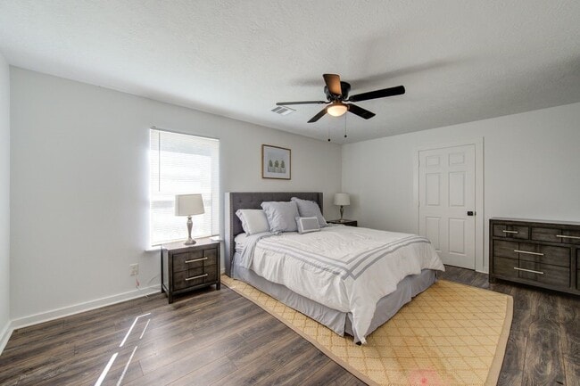 Building Photo - 5906 Hilary St