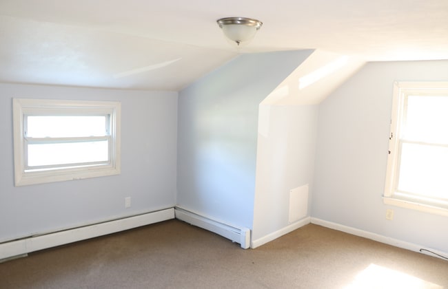 Building Photo - 73 Emerald Rd