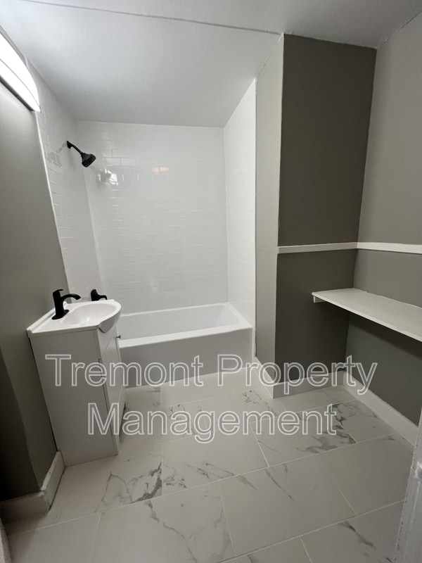 Building Photo - 2512 Campbell St