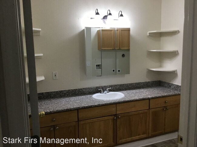 Building Photo - 114-114 SE 146th Ave