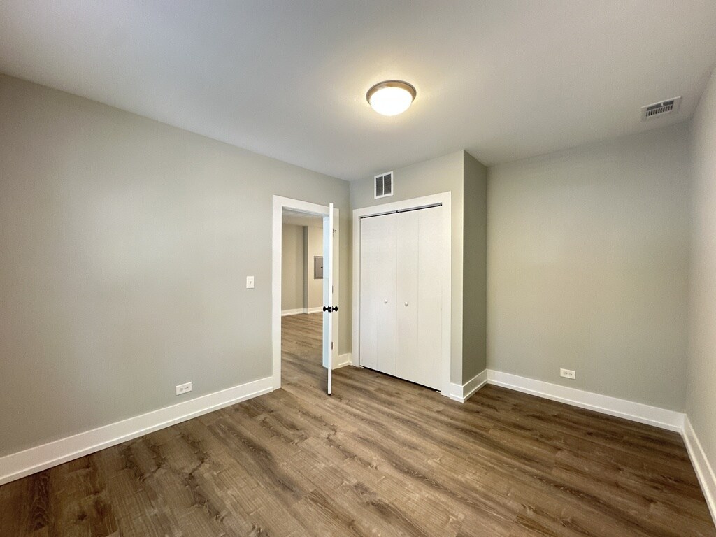 Building Photo - 1122 Maple Ave
