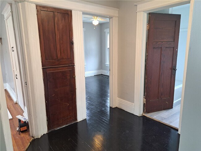 Building Photo - 811 Portland Ave