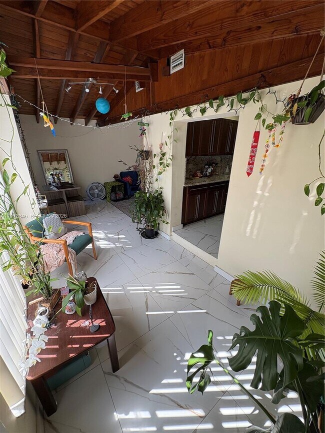 Building Photo - 1655 NE 175th St