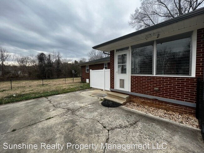 Building Photo - 2 br, 1 bath House - 1726 Kirkpatrick Rd