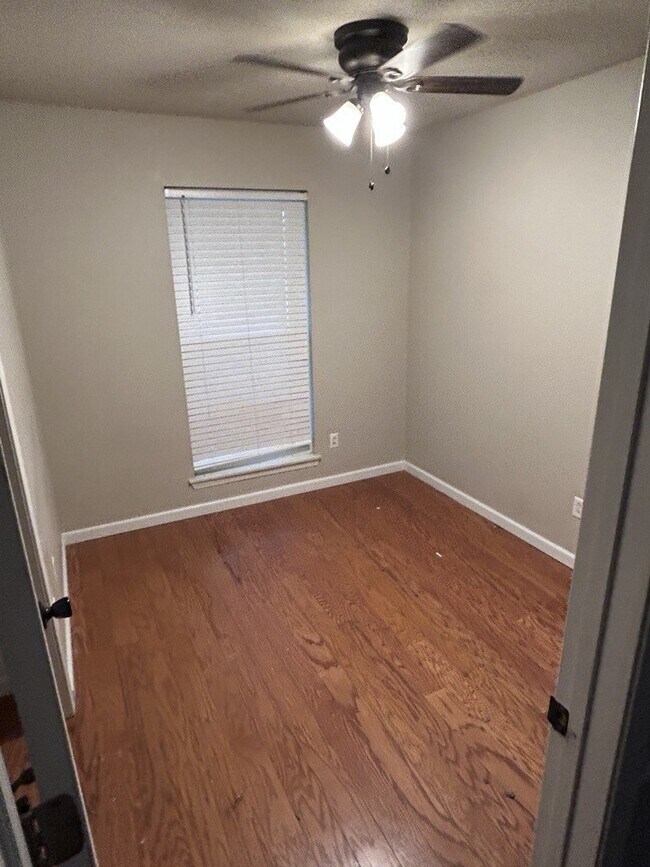 Building Photo - 515 Del Cir